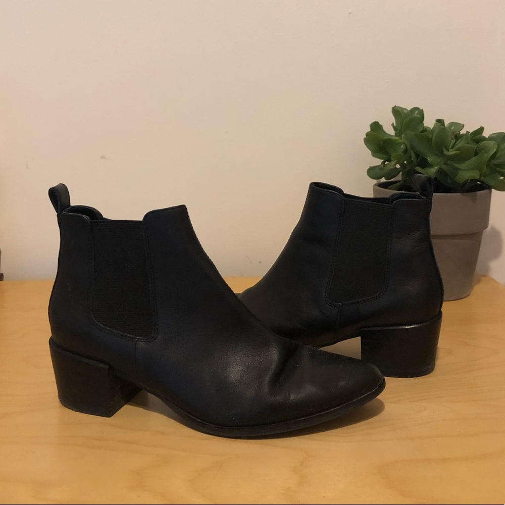 Black Steve Madden Chelsea boots